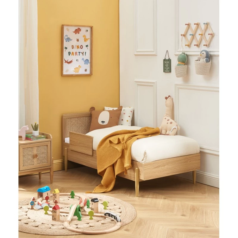 Lit Enfant PABLO Cannage Rotin Et Effet Bois 70x140 Sommier Inclus 1 Lit Enfant PABLO Cannage Rotin Et Effet Bois 70x140 Sommier Inclus